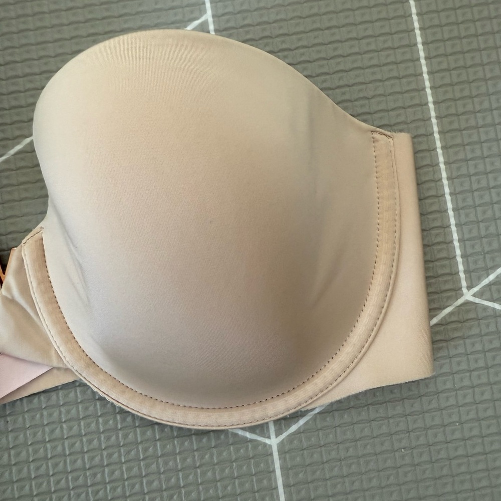 Illusions Lightly Lined Smooth Strapless Bra - Picture 4 of 9